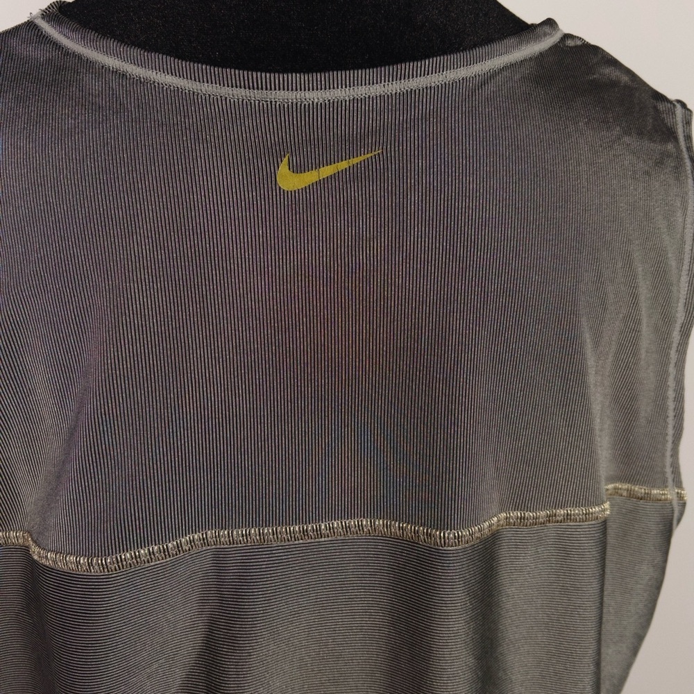 Nike Dri Fit Tank Size XL - Picture 5 of 6